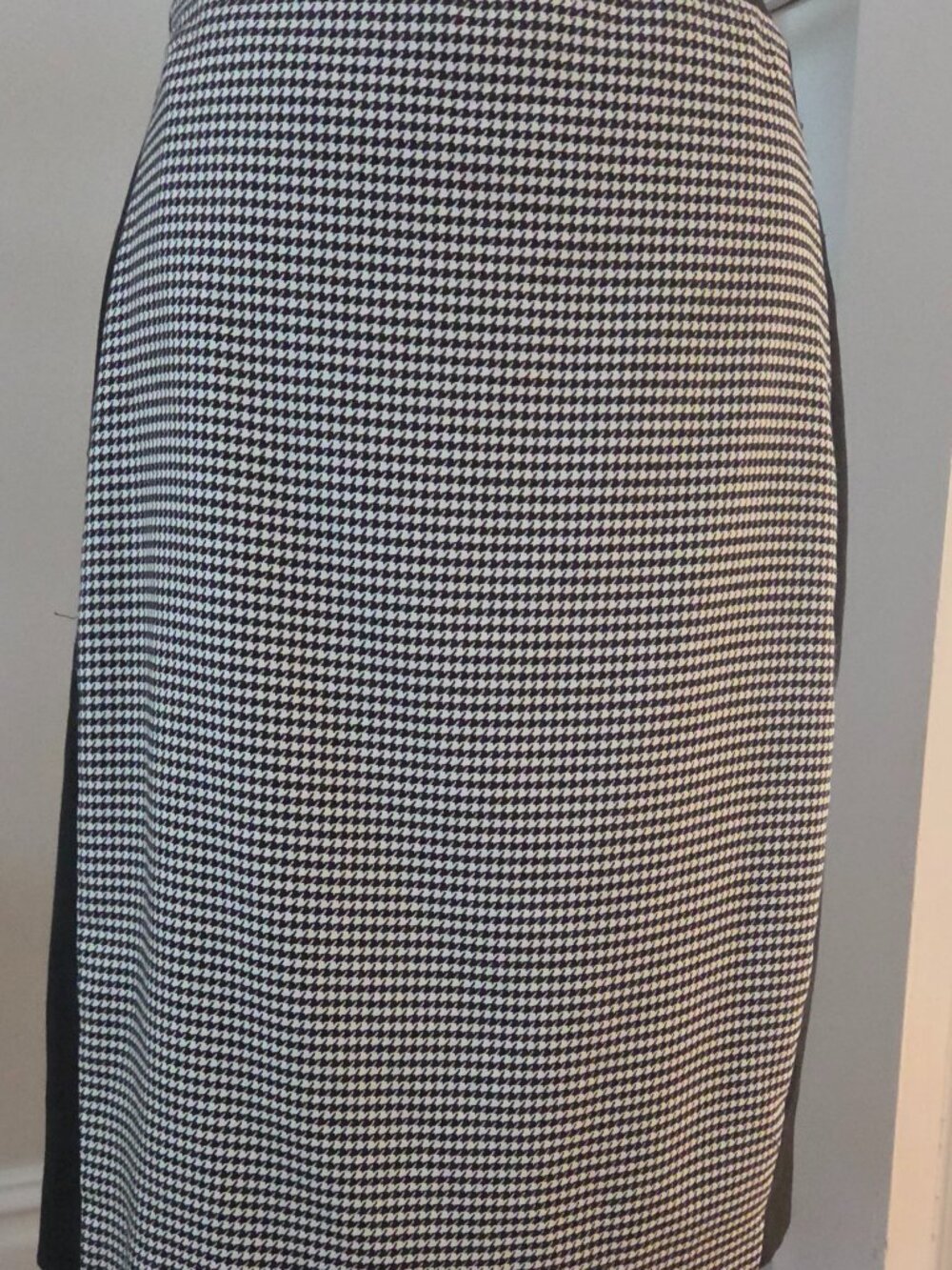 White House Black Market Size 12 Houndstooth Pencil Skirt Black White